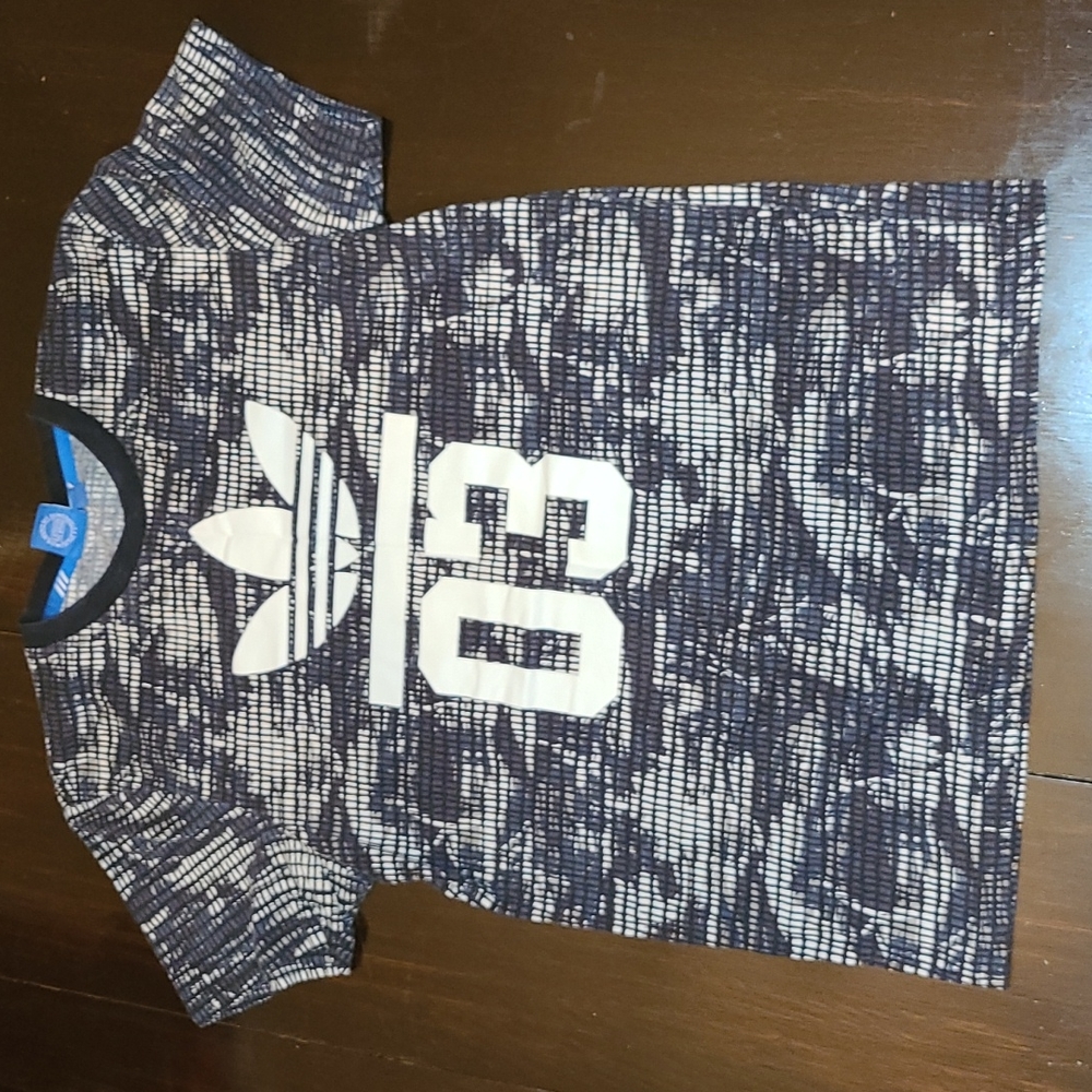 Adidas T-Shirt